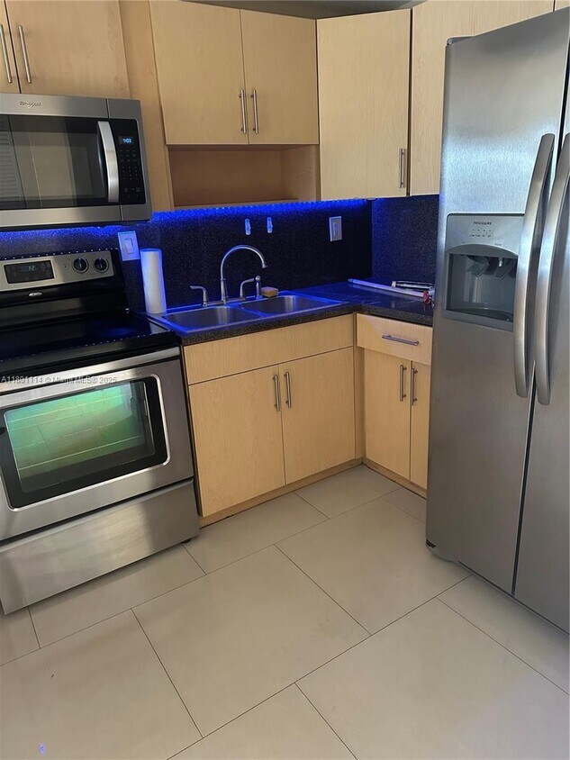 Foto principal - 6095 W 19th Ave