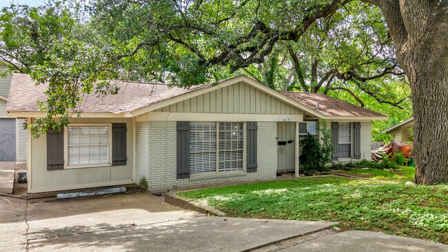 Foto del edificio - 4603 Lennox Dr