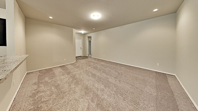 Building Photo - Very nice 3 Bedroom 2 Bath Home in Yukon S...