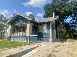 Building Photo - 654 Merrick St