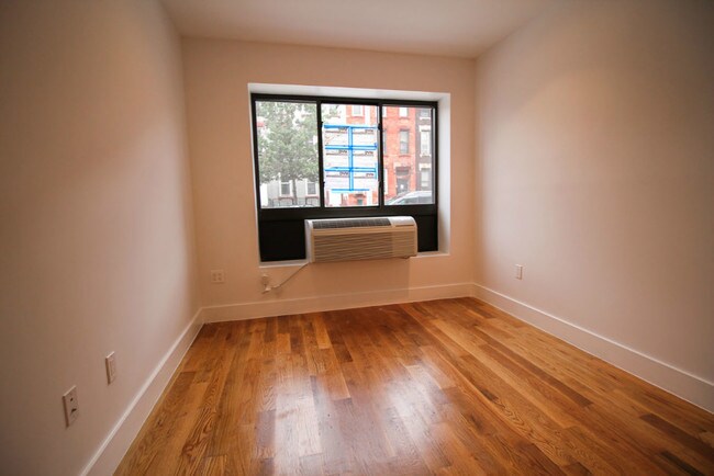 Foto del edificio - 220 Vernon Ave