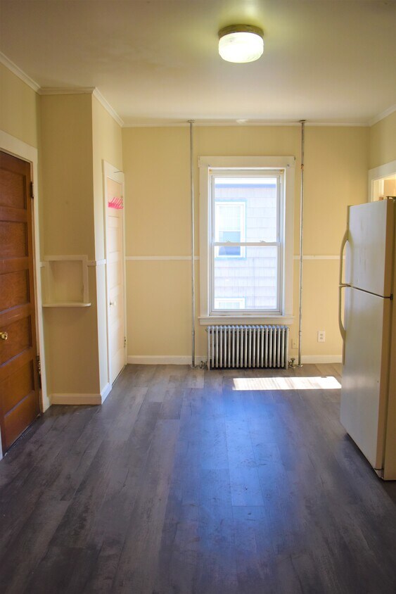 Kitchen - 73 College St