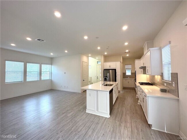 Building Photo - 4 br, 4 bath Condo - 166 Frame
