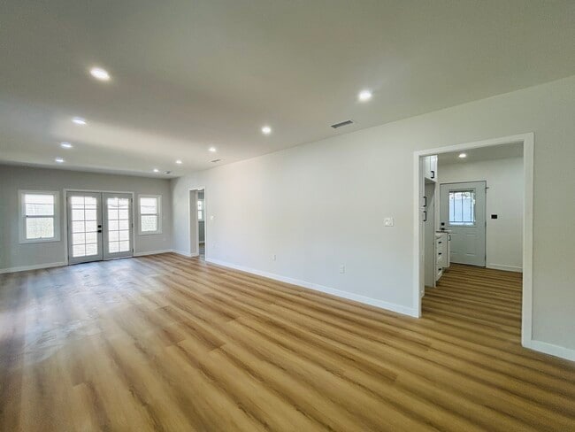 Foto del edificio - 14726 Friar St