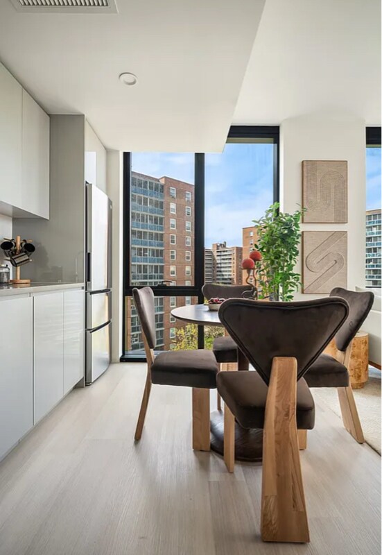 Foto del edificio - 98-10 63rd Rd