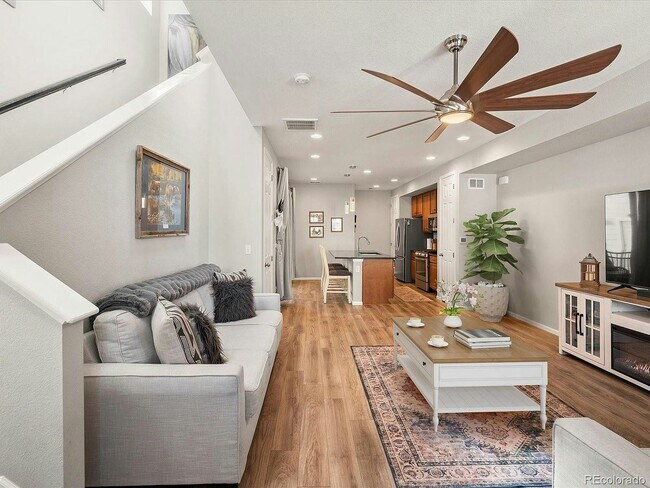 Foto del edificio - 23646 E 5th Pl