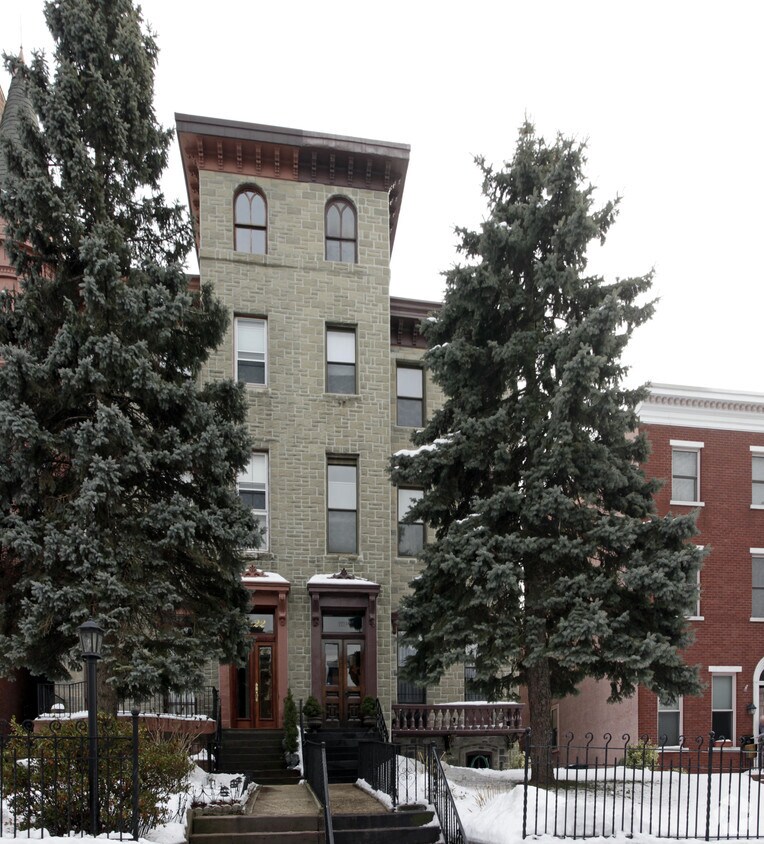 Building Photo - 2224 Green St