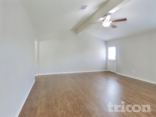 Foto del edificio - 2321 Oyster Bay Ave