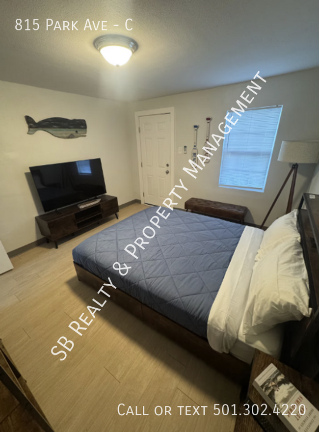 Building Photo - Furnished Studio Apartment