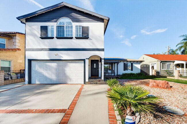 Foto del edificio - 6257 Bluebell Ave