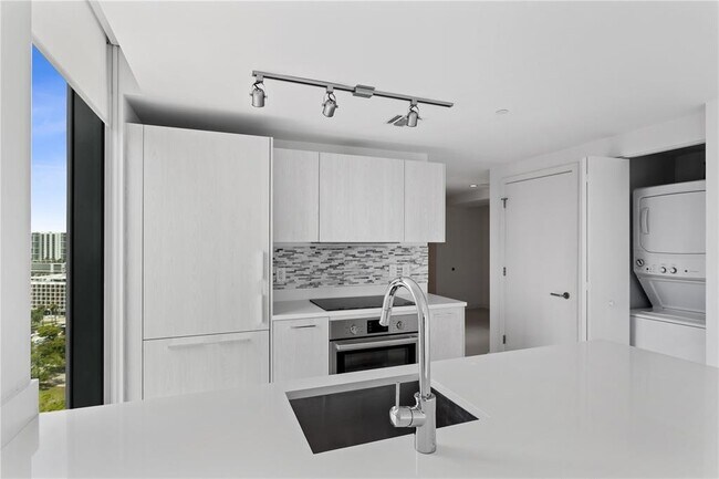 Foto del edificio - 501 NE 31st St