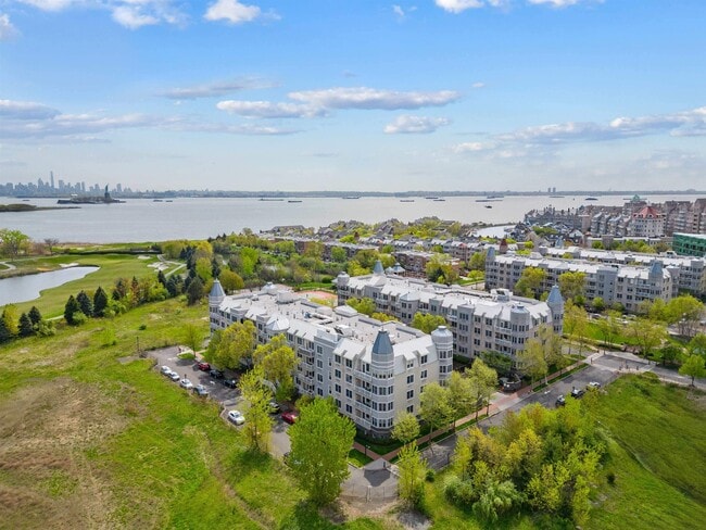 Building Photo - 30 FREEDOM Way