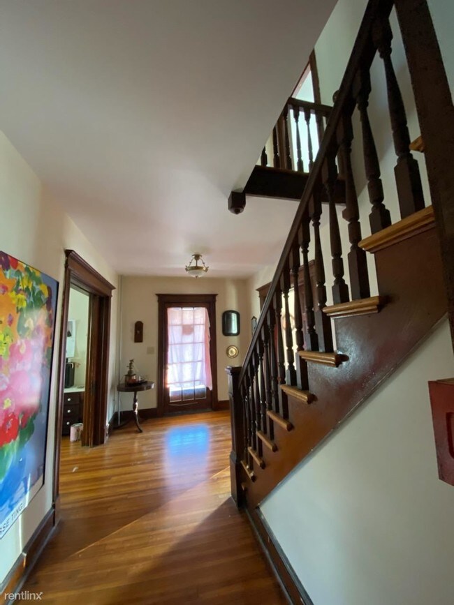 Building Photo - 3 br, 2 bath Room For Rent - 58 Brewer St