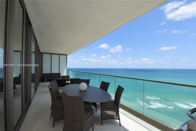 Foto del edificio - 18975 Collins Ave