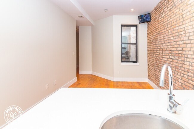 Foto del edificio - 772 Jefferson Ave
