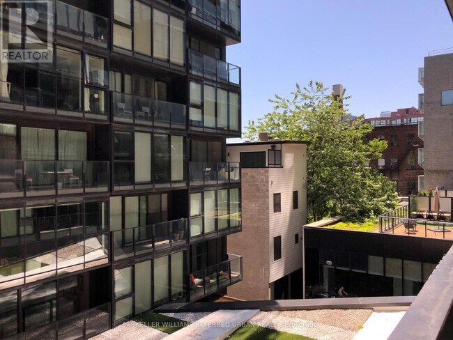 Photo du bâtiment - 629 King St W