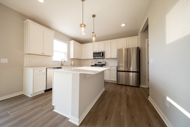 Building Photo - 15083 Athgoe Dr