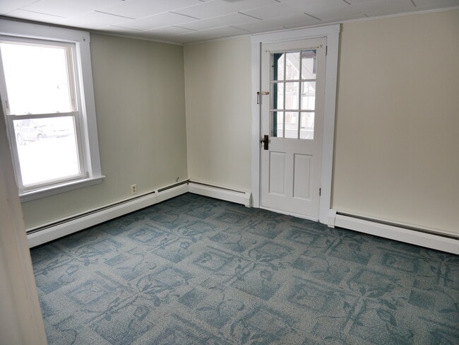 Building Photo - 134 Knox St