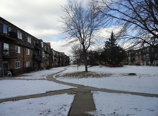 Building Photo - 9402 Bay Colony Dr Unit 3W