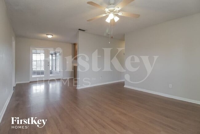 Building Photo - 499 Lear St
