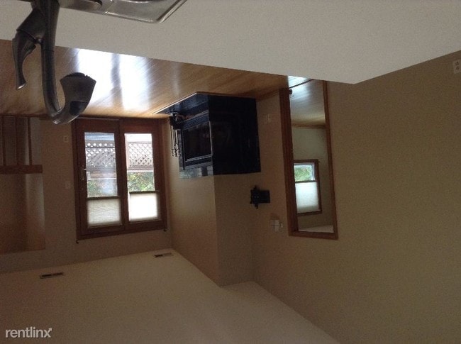 Building Photo - 53 Dogwood Ln