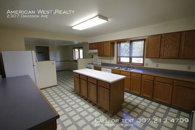 Foto del edificio - 4bed/2bath/2car