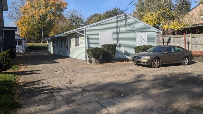 Building Photo - 1461 Spring Ave NE