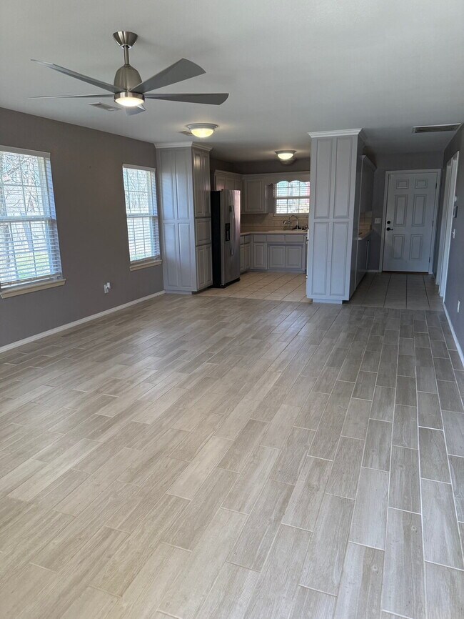 Foto del edificio - Charming 2-Bedroom in Bella Vista with Large Fenced Backyard!