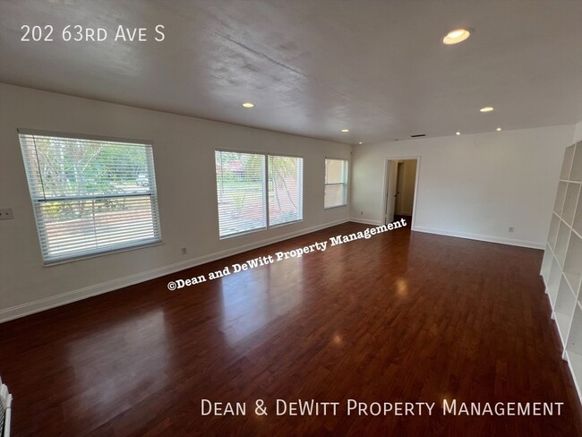 Foto del edificio - 202 63rd Ave S