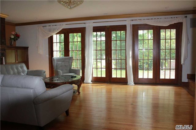 Foto del edificio - 329 Calf Farm Rd