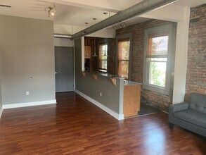 Building Photo - 1223 Bingham St