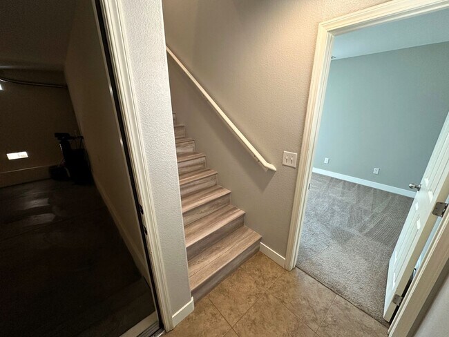 Foto del edificio - BEAUTIFUL 2 BEDROOM 2 FULL BATHROOM 2 STOR...