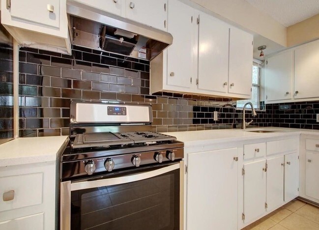 Foto del edificio - 610-Genard-1 Genard St