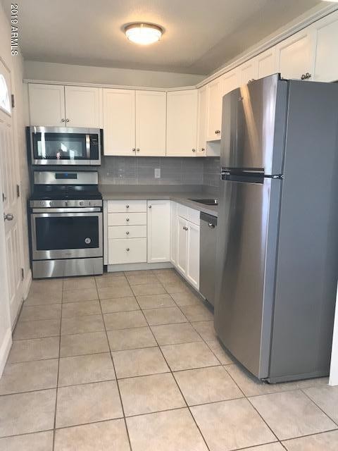 Foto del edificio - 6847 E 4th St