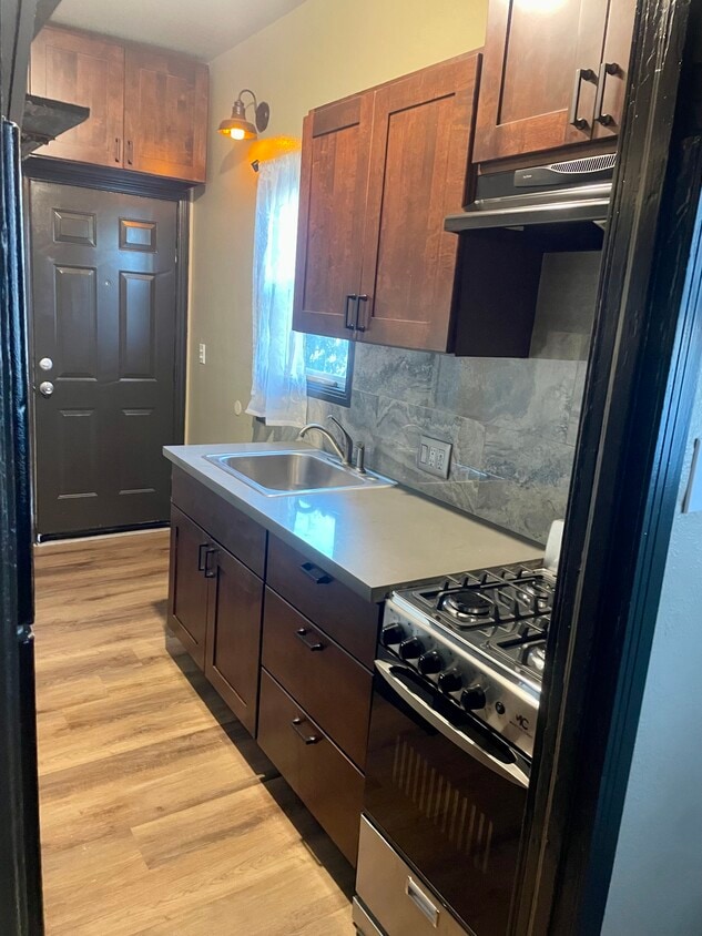 Primary Photo - 1829 E 7th St