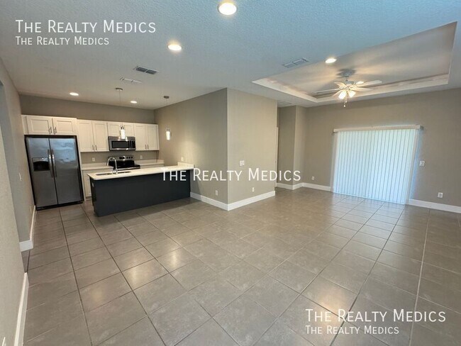 Building Photo - 211 Bedford Dr