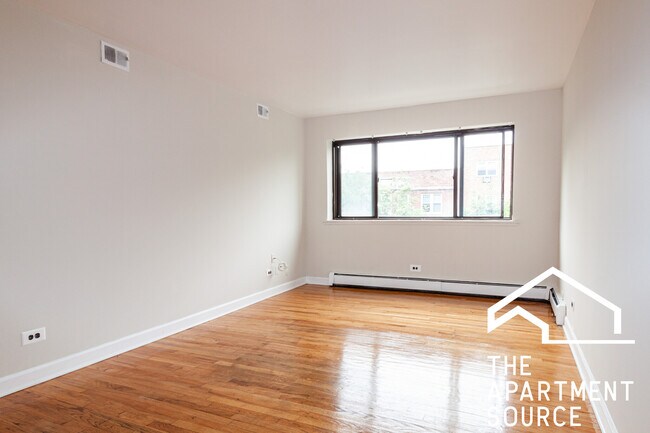 Building Photo - 5917 N Kenmore Ave