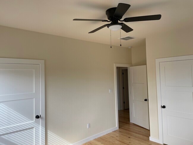 Foto del edificio - 411 N Holland St