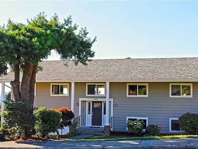 Building Photo - Stunning Somerset Home with Breathtaking City, Mountain & Lake Views – 5 Bedrooms, Gourmet Kitchen