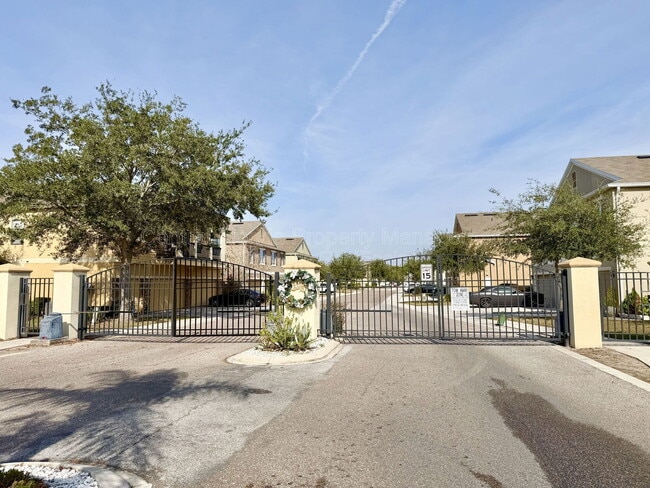 Foto del edificio - 3520 Seneca Club Loop