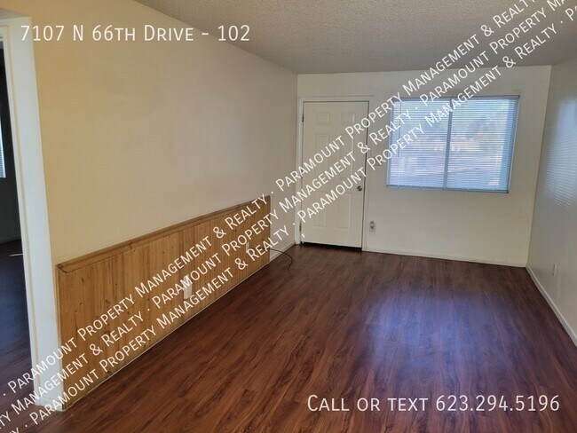 Building Photo - 2 bed/1 bath ready for immediate move in!