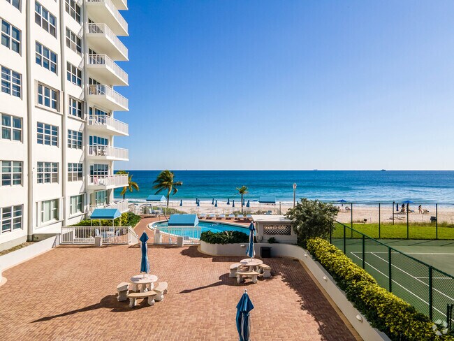 Building Photo - Regency Condominiums