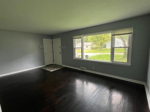 Building Photo - 9112 Bel Cour Dr