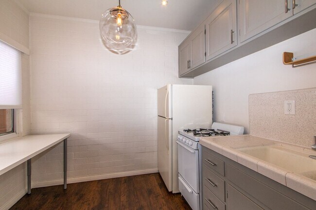 Foto del edificio - Charming Studio with Mid Century Touches in Ocean Beach/Point Loma !