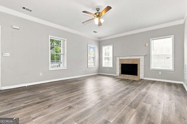 Building Photo - 818 Woods Dr NW