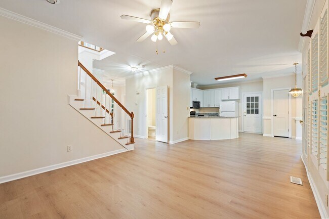Foto del edificio - Spacious 4-Bed, 2.5-Bath Home on 1 Acre wi...