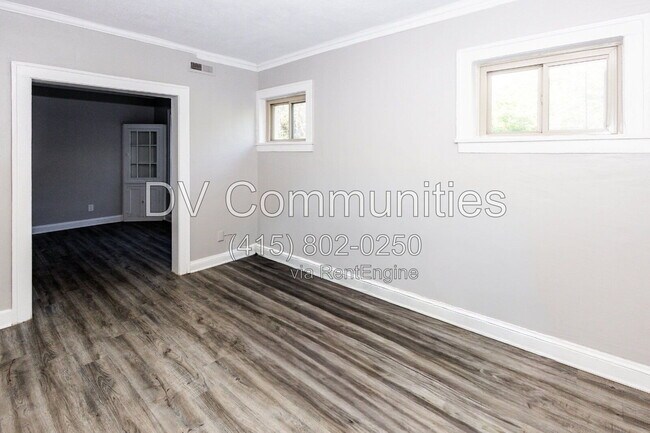 Foto del edificio - 2988 S Moreland Blvd