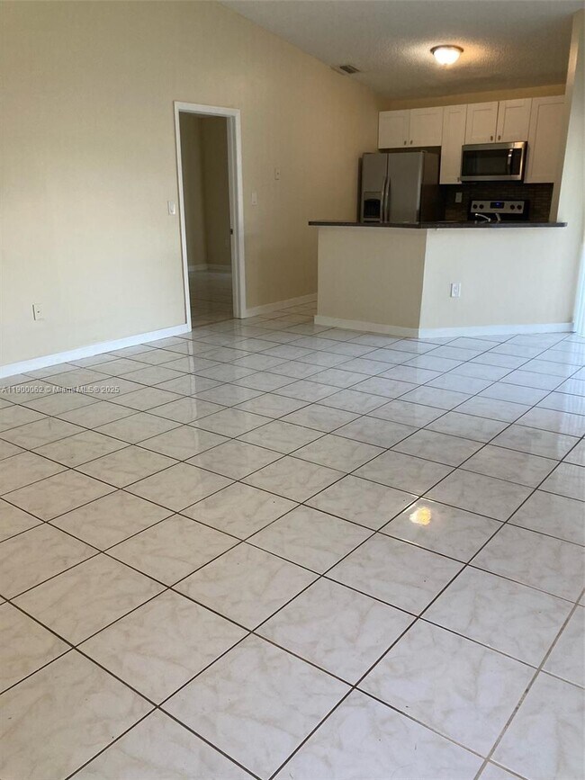 Building Photo - 1901 San Remo Cir