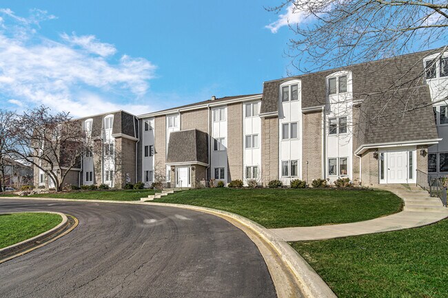 Building Photo - 111 E Winchester Rd