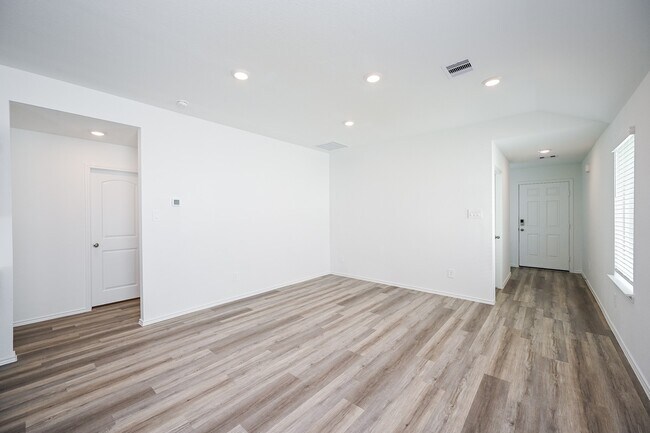 Building Photo - 1003 Vilana Rdg Ln